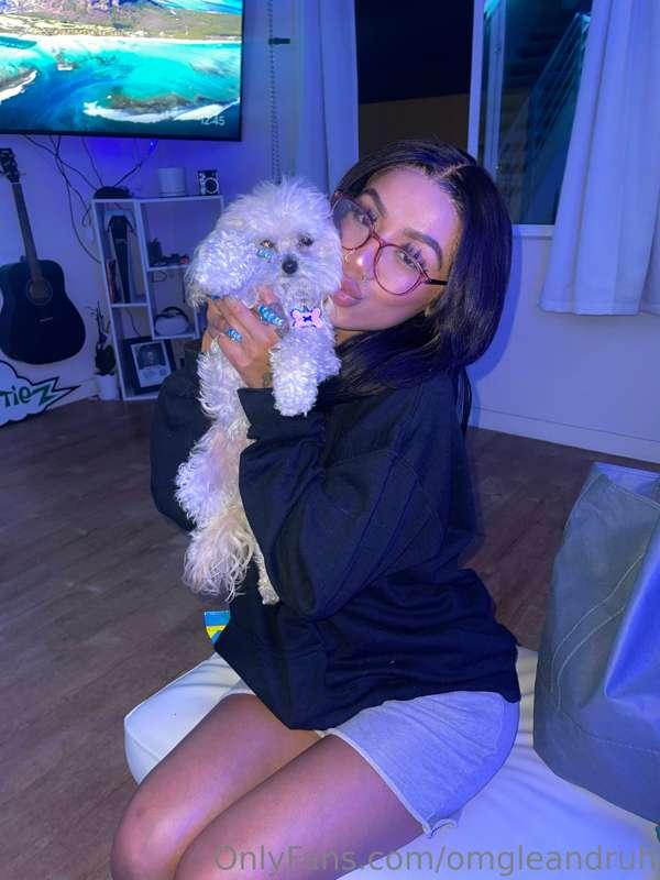 Is it giving sexy pornstar college girl? 🤣