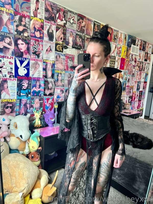sexy vampire costume came in for this years halloween photos..