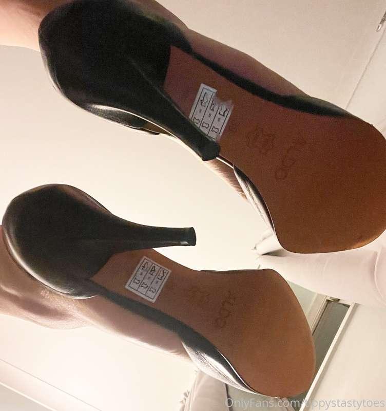 Who wants to be trampled on by this giantess?