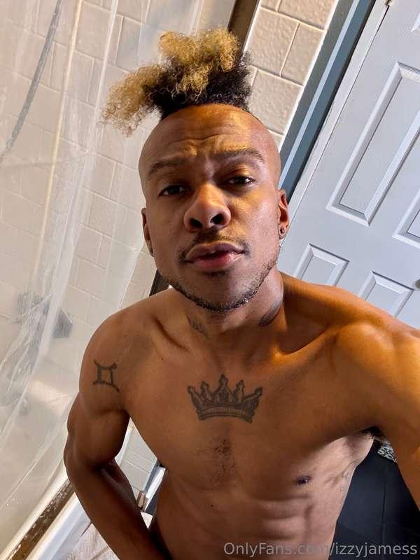 Good morning 🫣 Swipe right to view the below footage 🤫