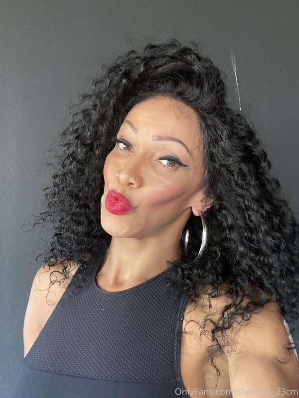 Good morning my slaves today I have a great gift for you guy..
