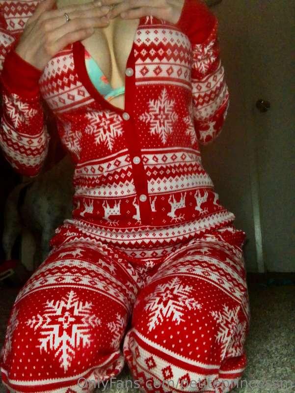 My pjs for this cold night ❄️ 
Who would love to wake up to ..