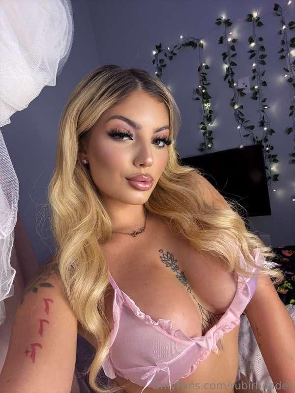How hard are you right now daddy? 🍆 Show me in my DMs for a ..