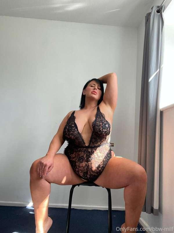 Do you like it when I spread my legs for you? 😉😜😈