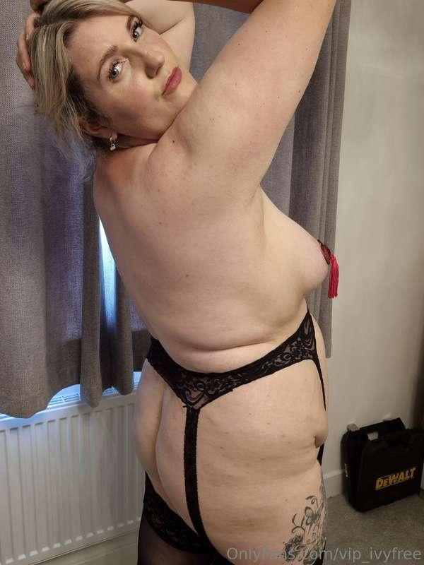 Come to my DMs to play babe!
