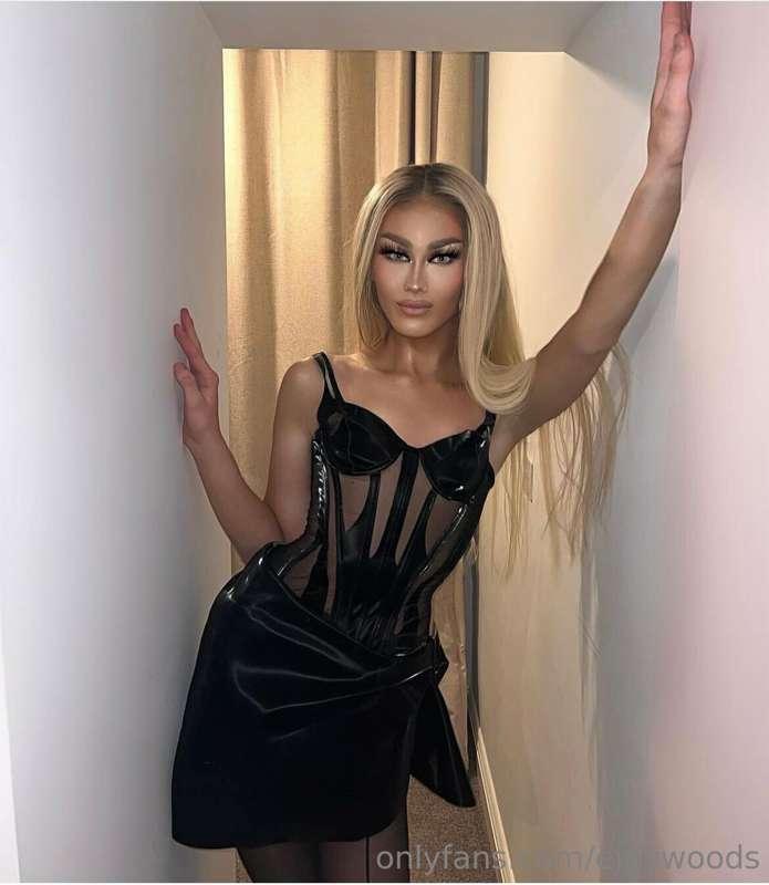 would you play with my girly-self? 🤭 make me wet, daddy! 💦 
..