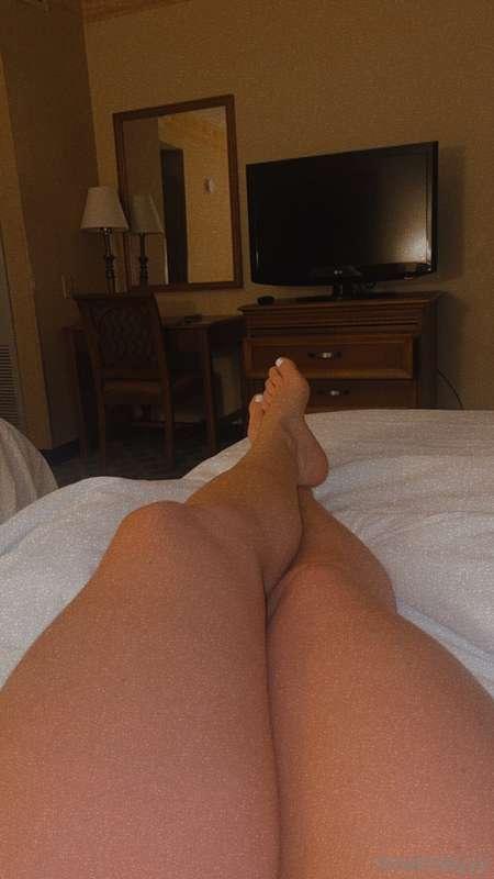 this hotel room is straight outta 1996