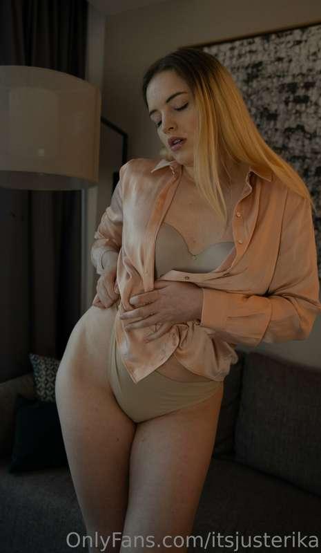 Going through a boudoir class, so I'm excited to try out som..