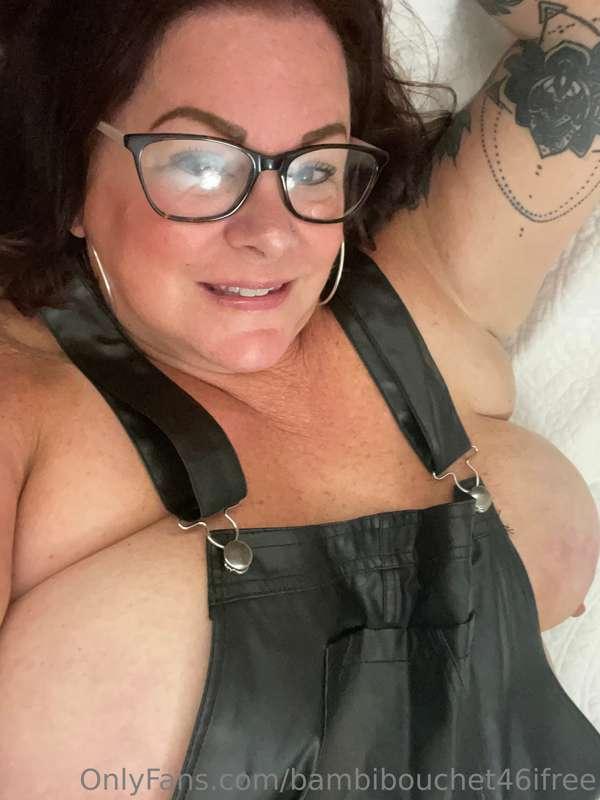Happy BIG TITTY Tuesday!!! Show this mama your luv today!! B..