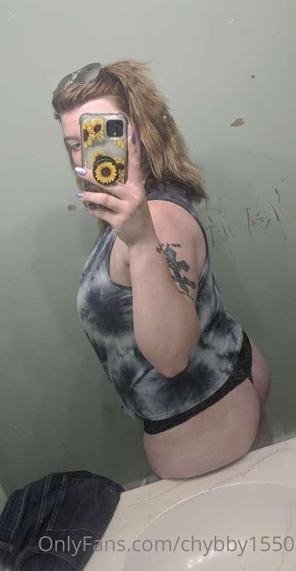 The Georgia heat ain't got nothing on me 😏😈
