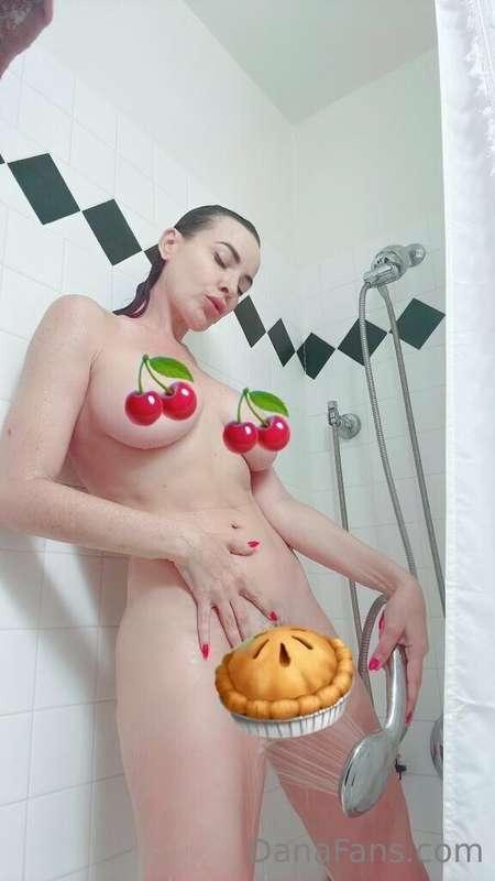 Cum shower with mommy! Can't tell my pussy dripping wet if I..