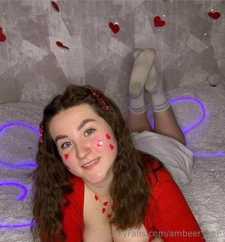 😈She @riddle_girl is free today for you😈Busty hottie @riddle..