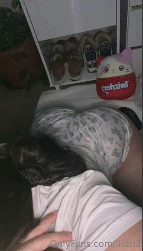 Grab on my ass baby 💗