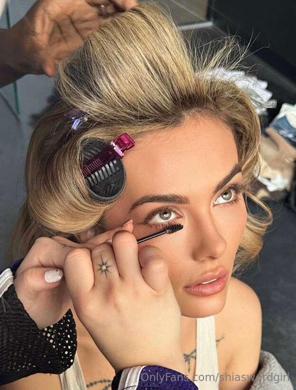 Monday's are for Glam💞