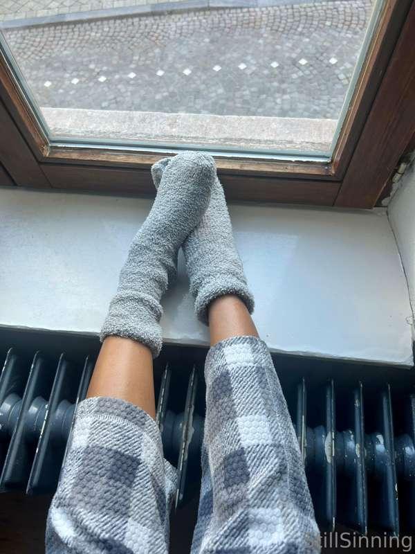 Cozy cold mornings ❄️
What about fuzzy socks? They’re so sof..