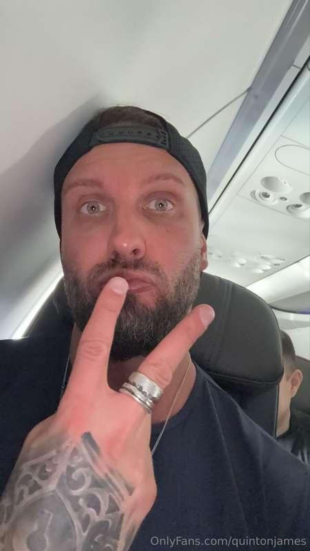 ✈️