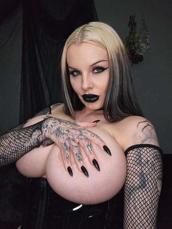 Time to goon 😈💦💋