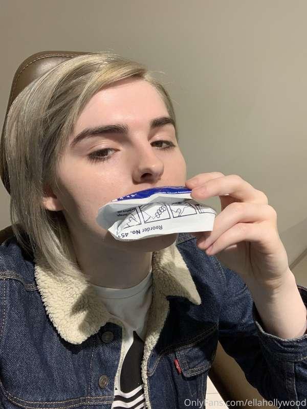 Behind the scenes of getting my lips done, I’ll take a pic t..