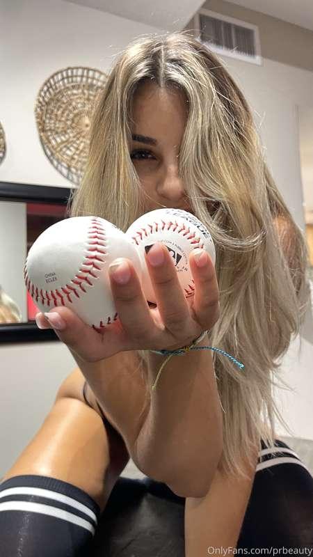 Who's down to play with me tonight? I love rubbing balls. Do..