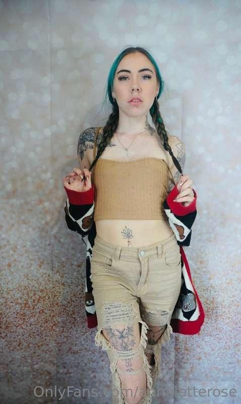 Well my insta just got banned 😂 go follow my back up please ..