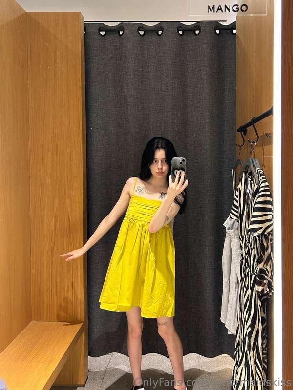 eeling bold and sunny 🌼Yellow definitely brings out the best..
