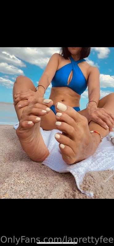 Sexy feet for you!!