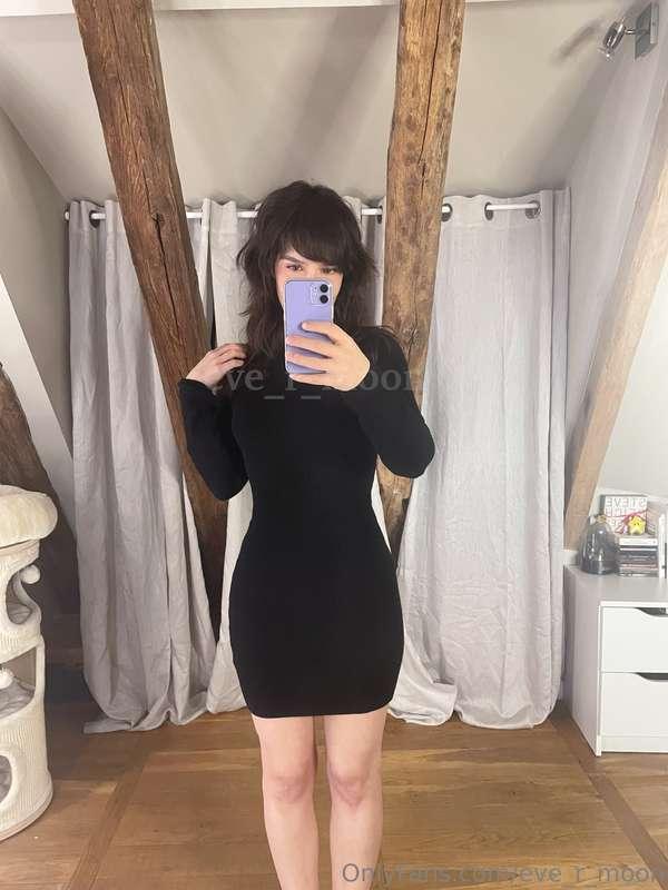 trying on my black dress for fun ❤️