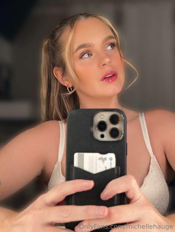 WYD? I’m horny, come chat with me🤫 @michellehaugee