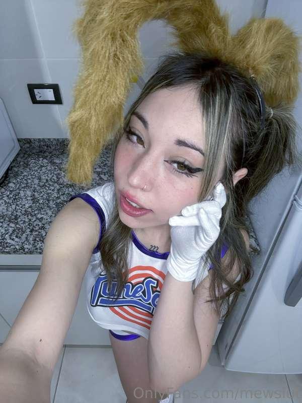 this suit is made for me, I'm lola bunny fr