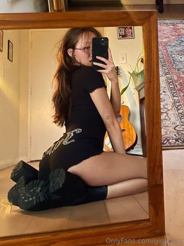 Mirror pics are my favorite !!!