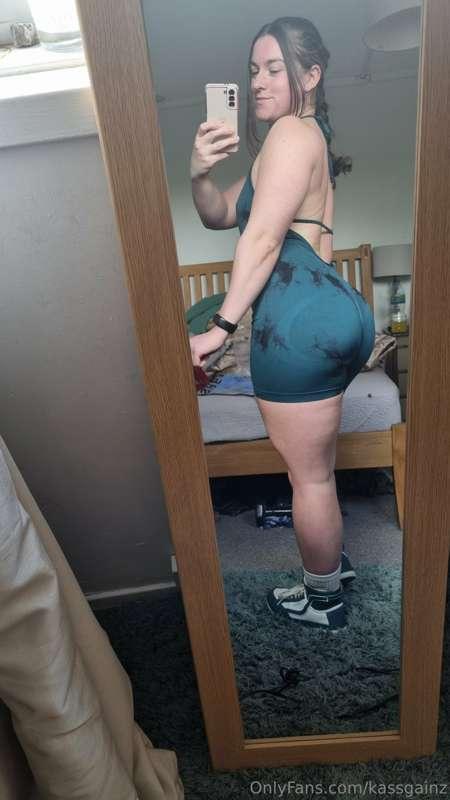 grateful for the glute growth this year 🤪🍑