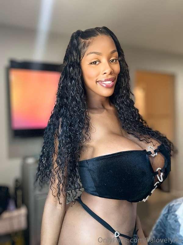 Happy SATURDAY thank you to all my fans. I really appreciate..