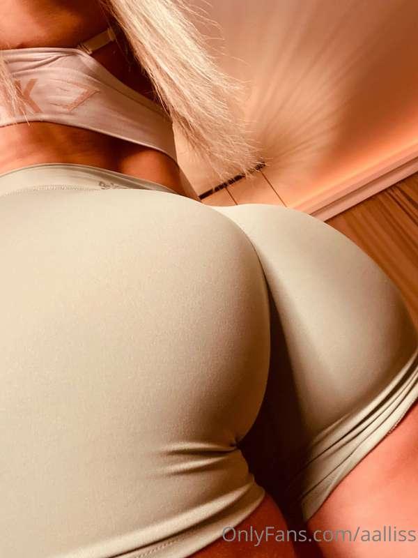 Best butt pic yet????🍑🍑 The definition of 🍑