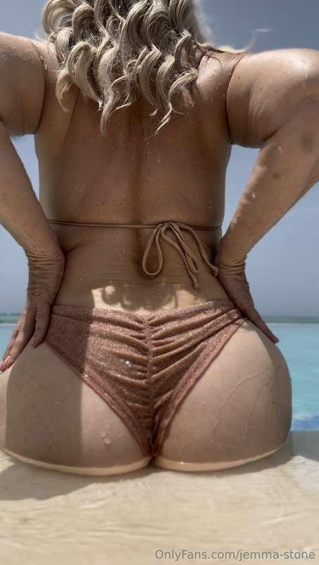 I bet you want this bum to sit on your face 🤭🥵💦