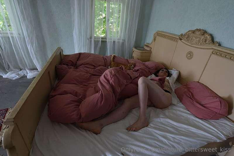 mature_bittersweet_kiss image #8