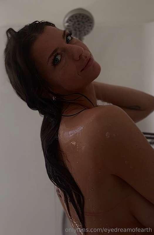 haiii 🦋🚿 striptease fun was the winner of my poll… 👀