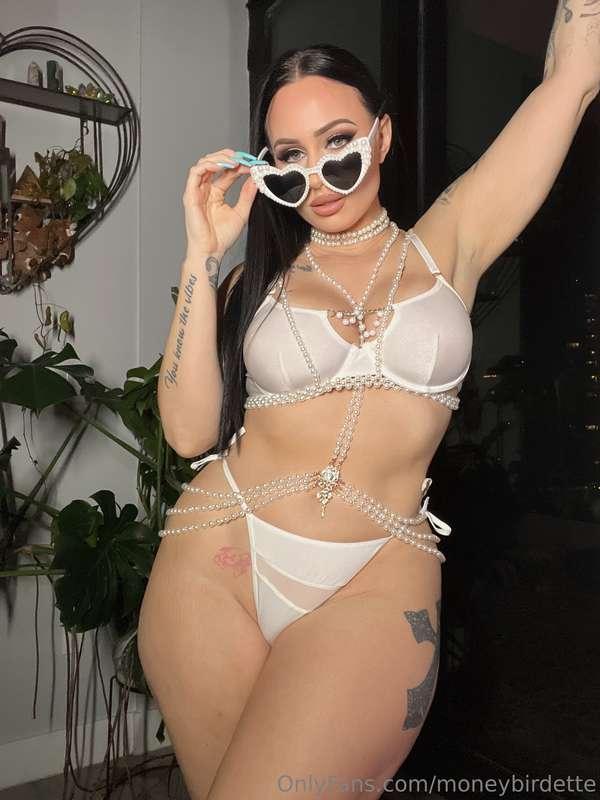 Wanna book your private live with me? Im free today only $75..