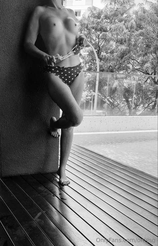 Looking for a ang moh milf in sg? What are you waiting for s..