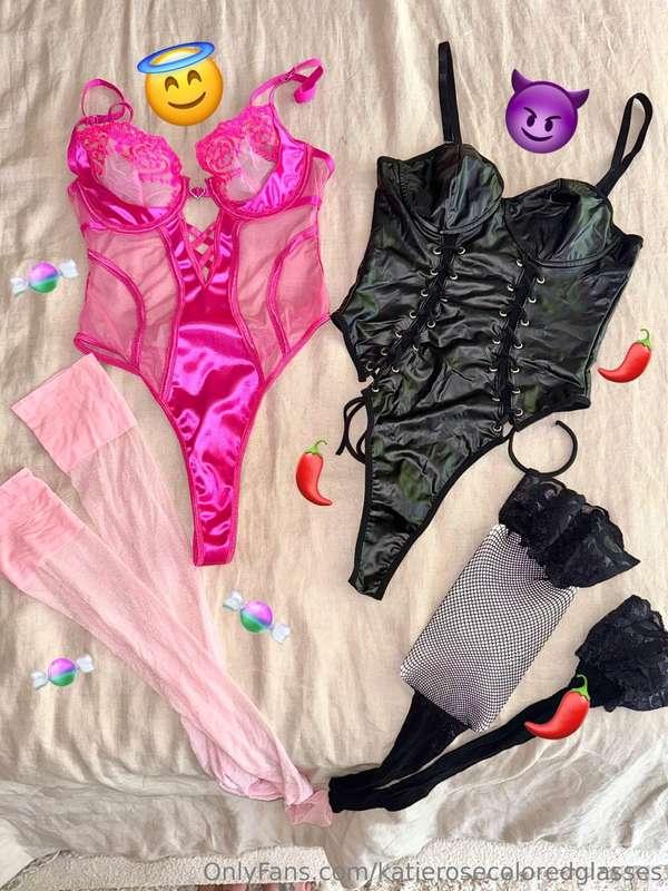 I can’t decide what to wear tonight for my live at 10pm! Sho..