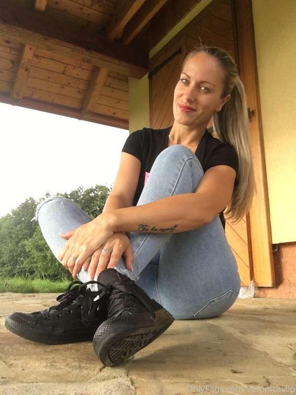 I am playfull girl today 😋
Does anybody want to make me a co..