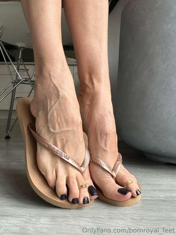 I want you on your knees begging to suck my toes while you s..