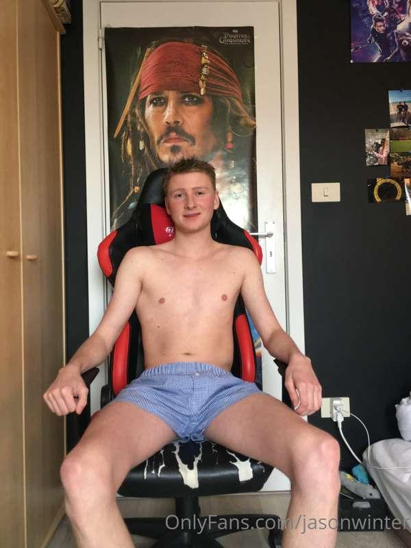Swipe to take my boxers off 🍆😉