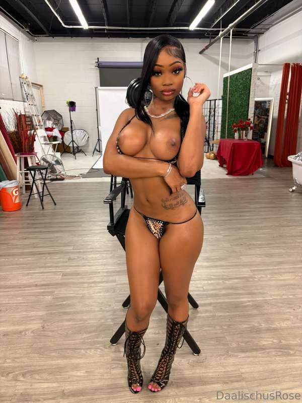 ʜᴇʏ ᴘᴀᴘᴀ 👄💦🫶🏾🍭🧁
