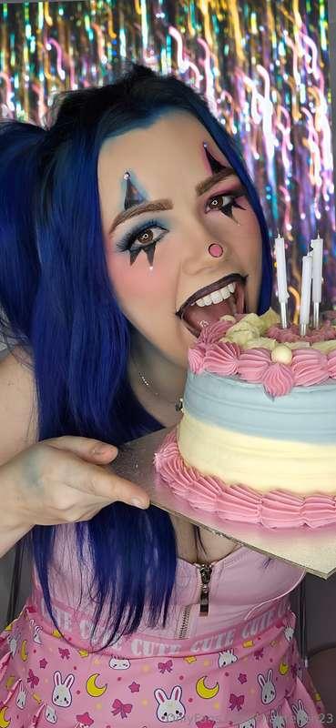 Got my cake and imma eat it 😋 