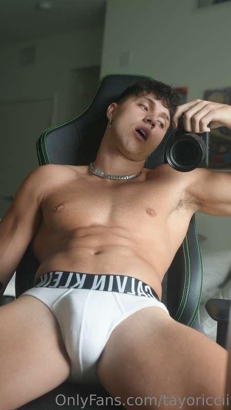 TIP me if you wanna put your lips around my cock