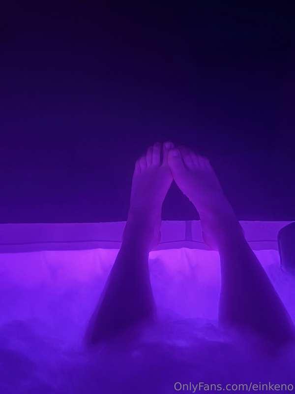 Feet Content 😜😏 Sorry ist nur ein Handybild. Sollen wir ein ..