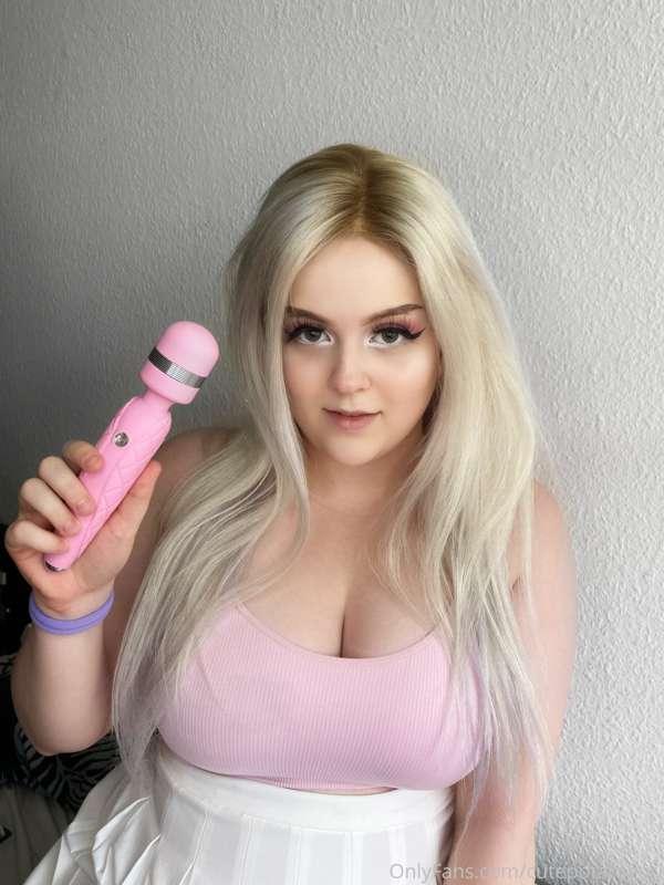 Got a new toy!!!! Wanna see me use it for the first time?💖😋