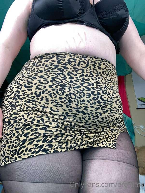 Before and after shots from dinner (skirt) and dessert (nude..