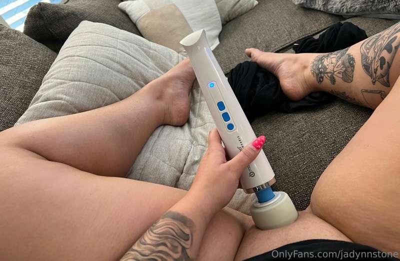 I love this vibrator so much , somebody buy me one please 😩🤤