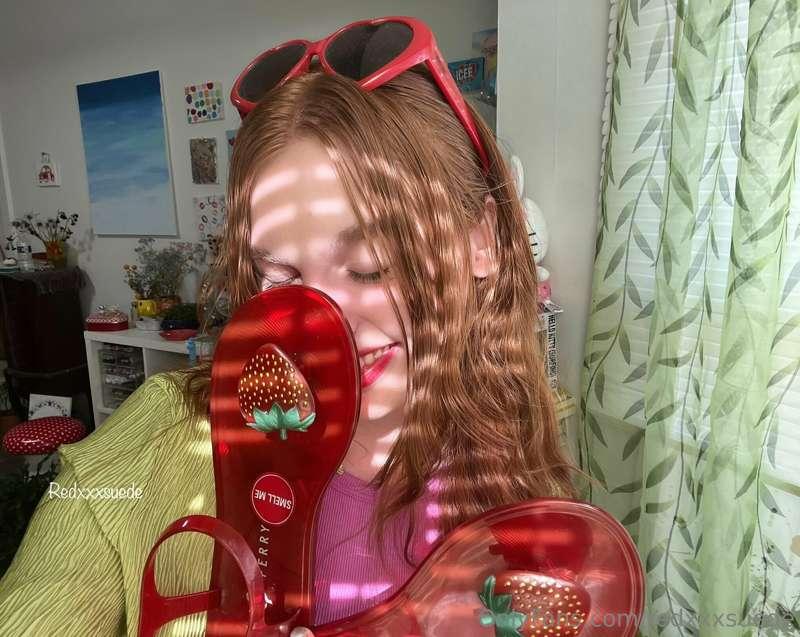 Strawberry scented sandals !!!! I’m in heaven 🍓♥️🙈🦶